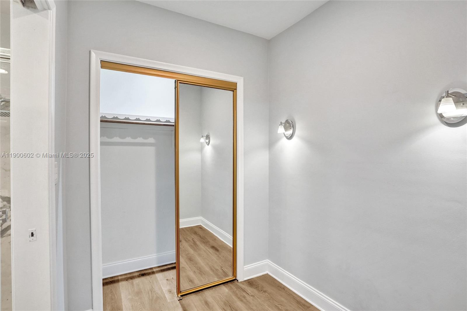 IMPERIAL POINT 2 SEC - Residential