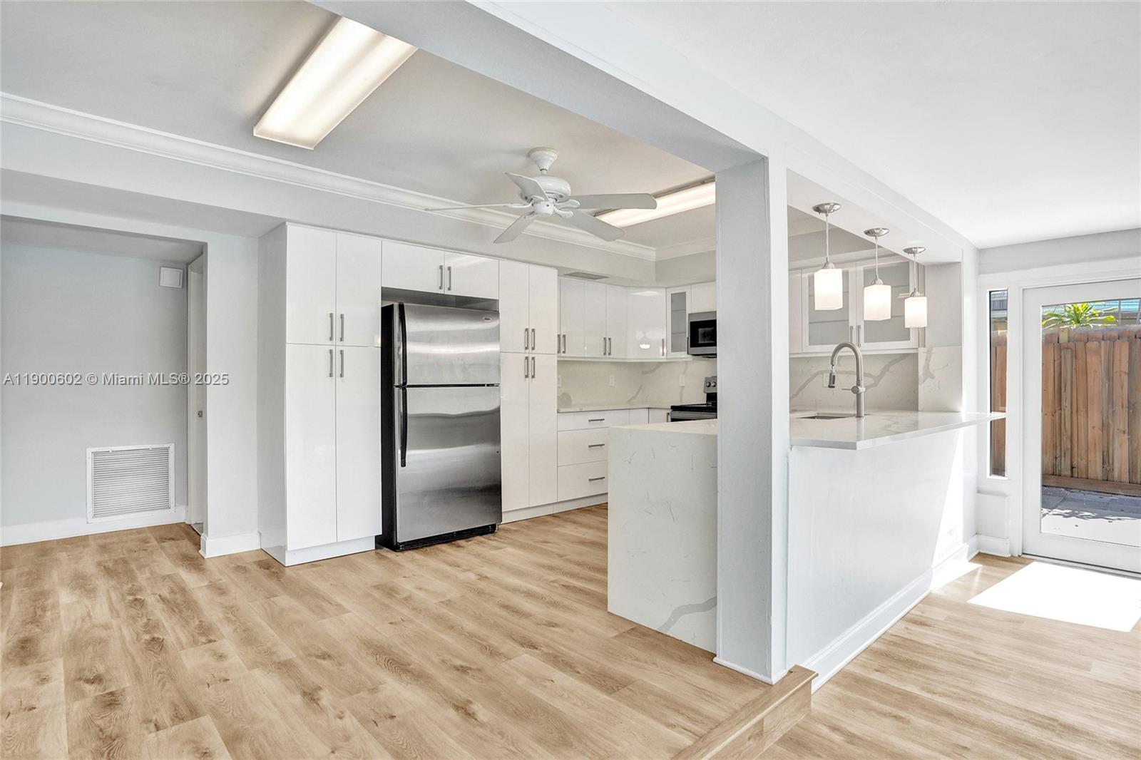 IMPERIAL POINT 2 SEC - Residential