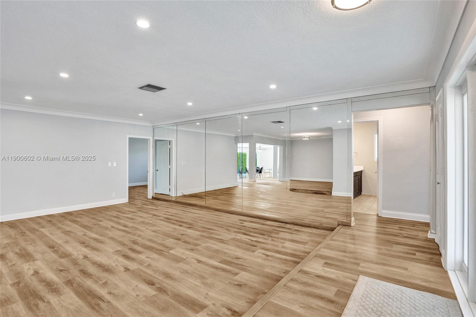 IMPERIAL POINT 2 SEC - Residential