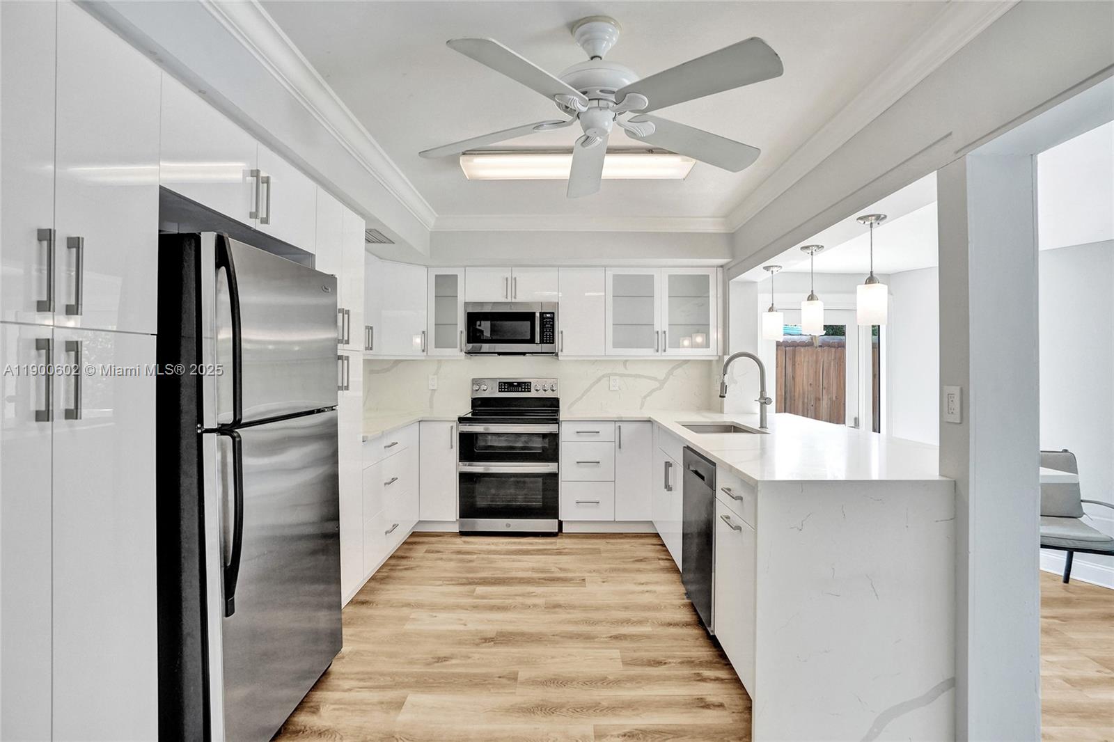 IMPERIAL POINT 2 SEC - Residential