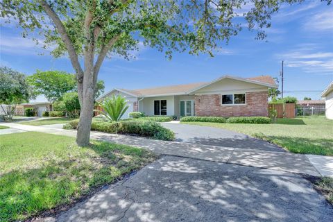 Photo of 2031 NE 62nd St, Fort Lauderdale, FL 33308 (MLS # A11900602) Photo of 2031 NE 62nd St, Fort Lauderdale, FL 33308 (MLS # A11900602)