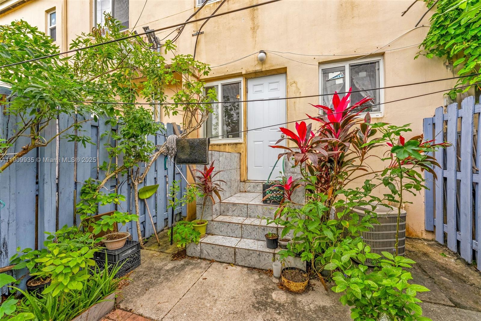 SUNSET PALM VILLAS CONDO - Residential