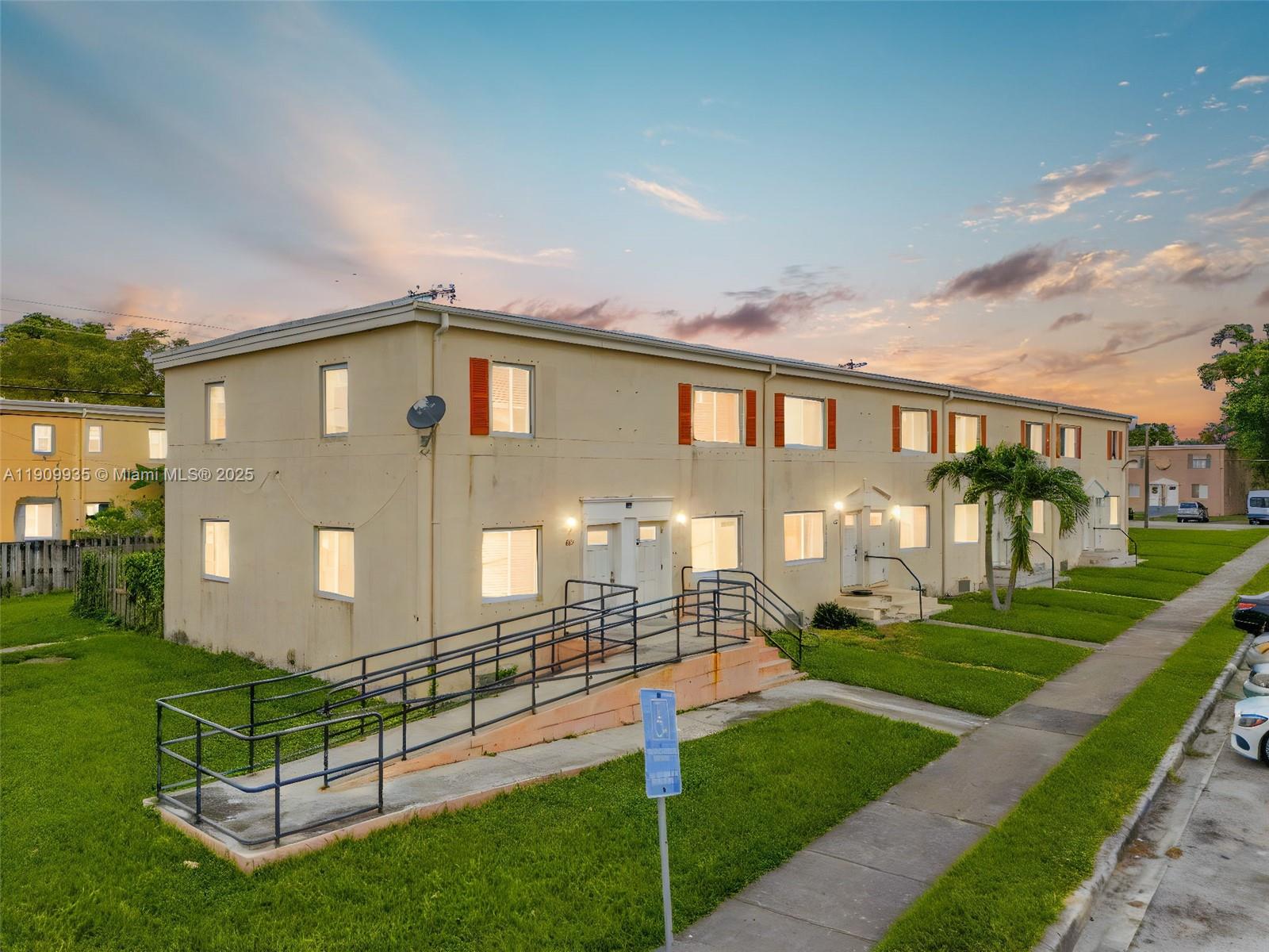 SUNSET PALM VILLAS CONDO - Residential