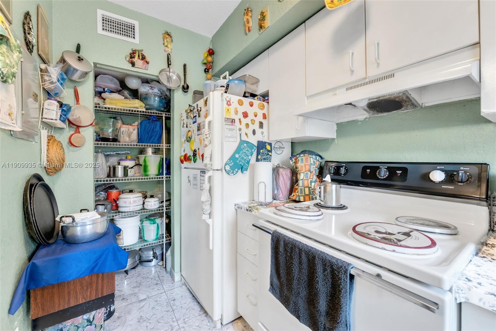 SUNSET PALM VILLAS CONDO - Residential