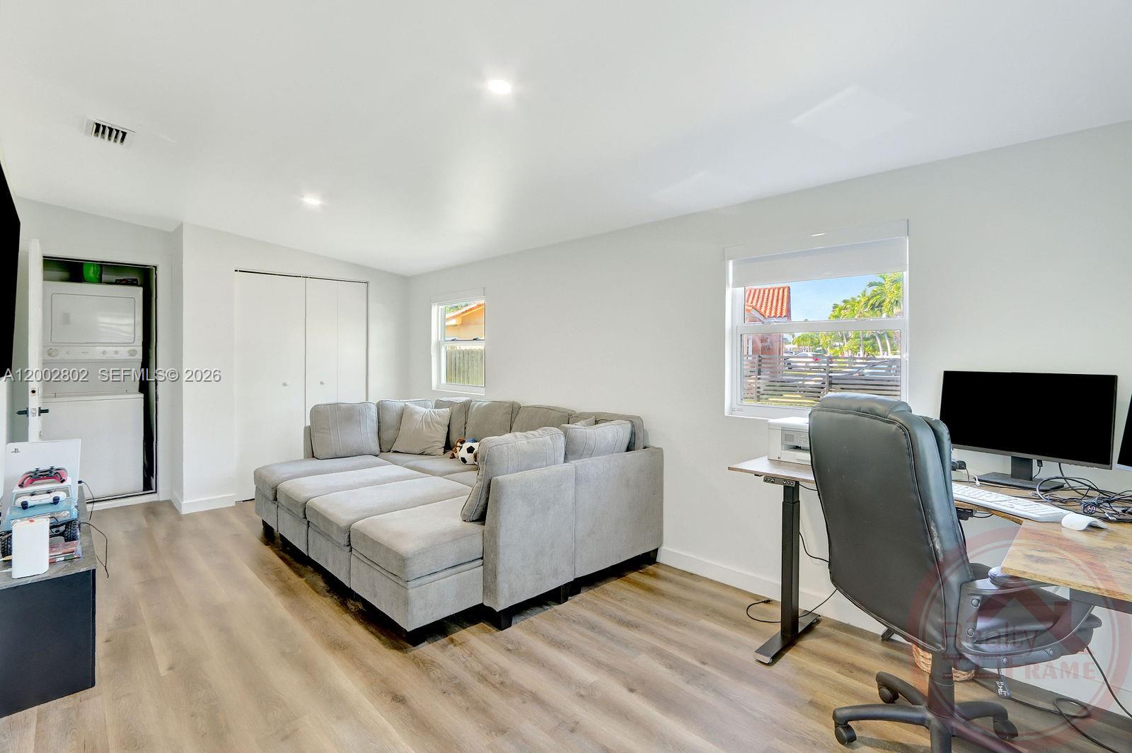 WESTWOOD LAKE 9TH ADDN - Residential Lease