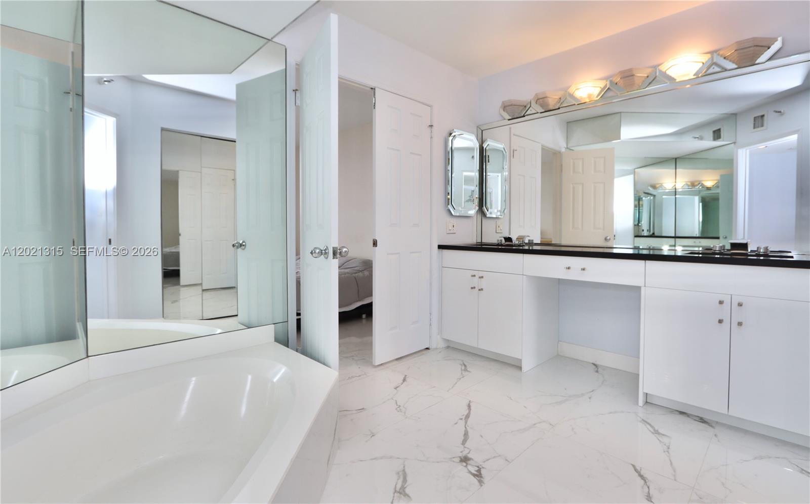 MYSTIC POINTE TOWER 500 C - Residential