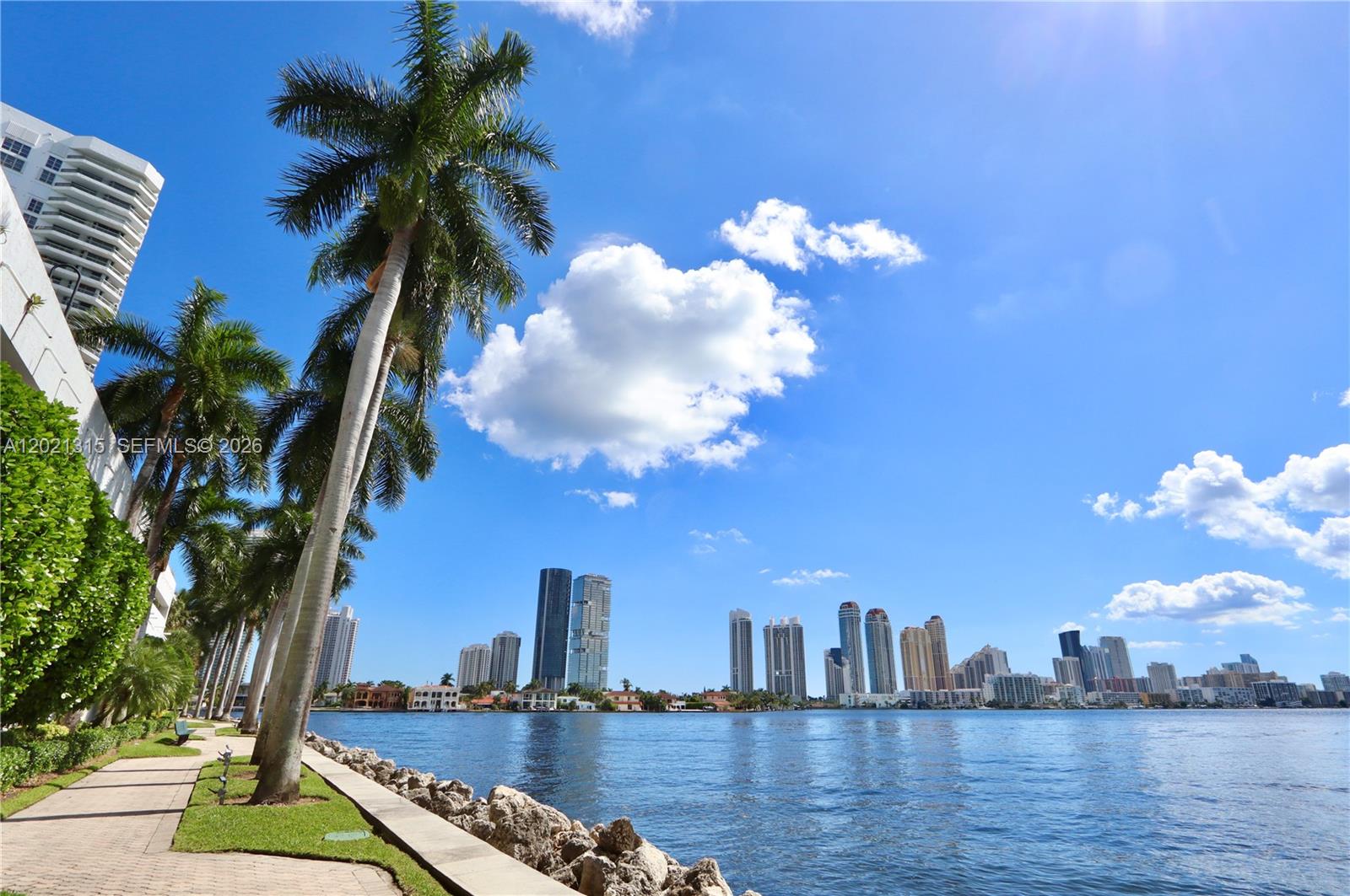 MYSTIC POINTE TOWER 500 C - Residential