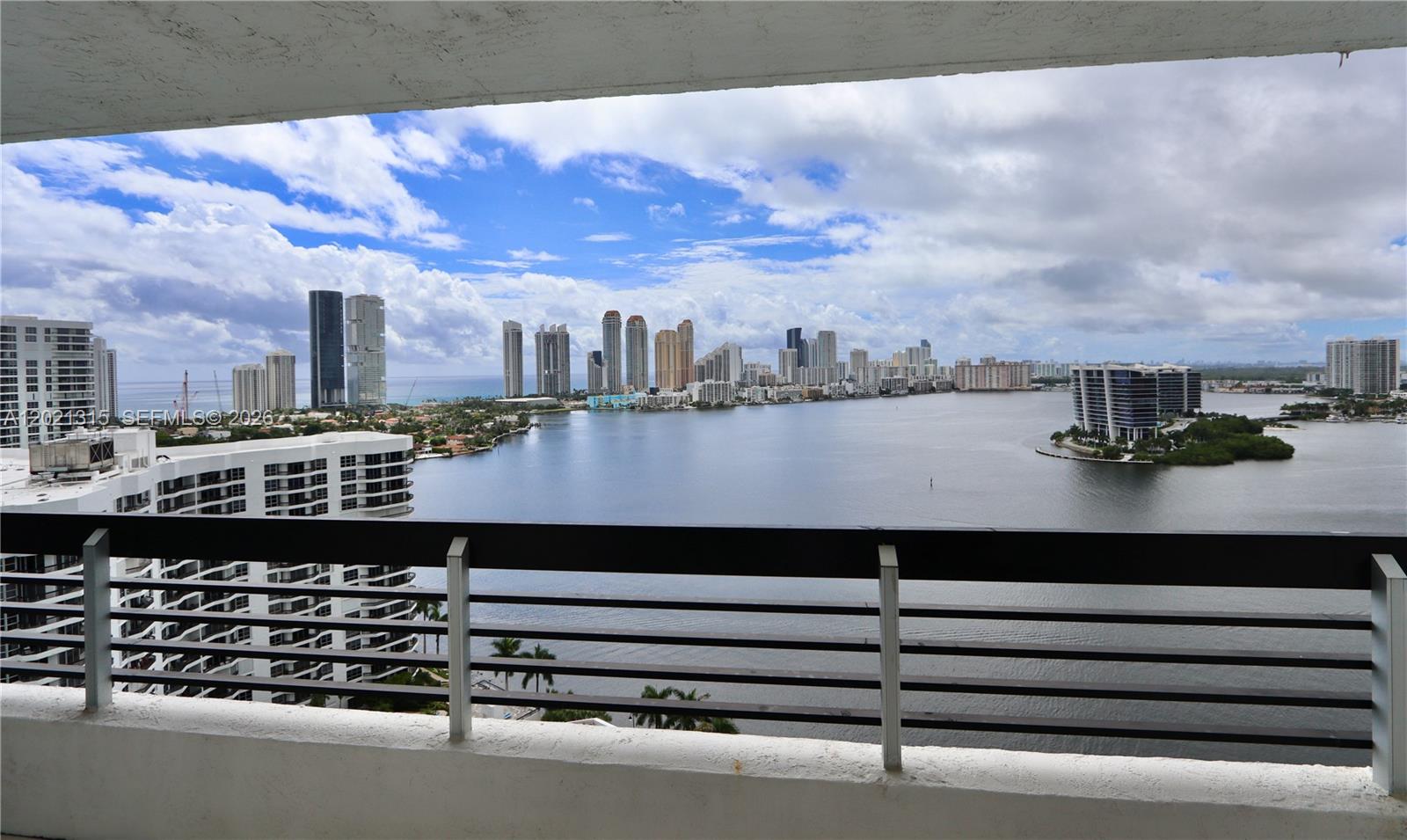 MYSTIC POINTE TOWER 500 C - Residential