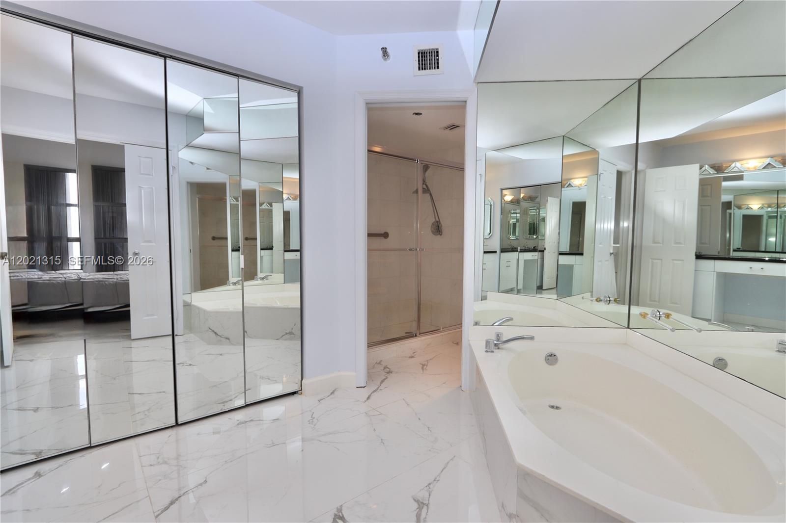 MYSTIC POINTE TOWER 500 C - Residential