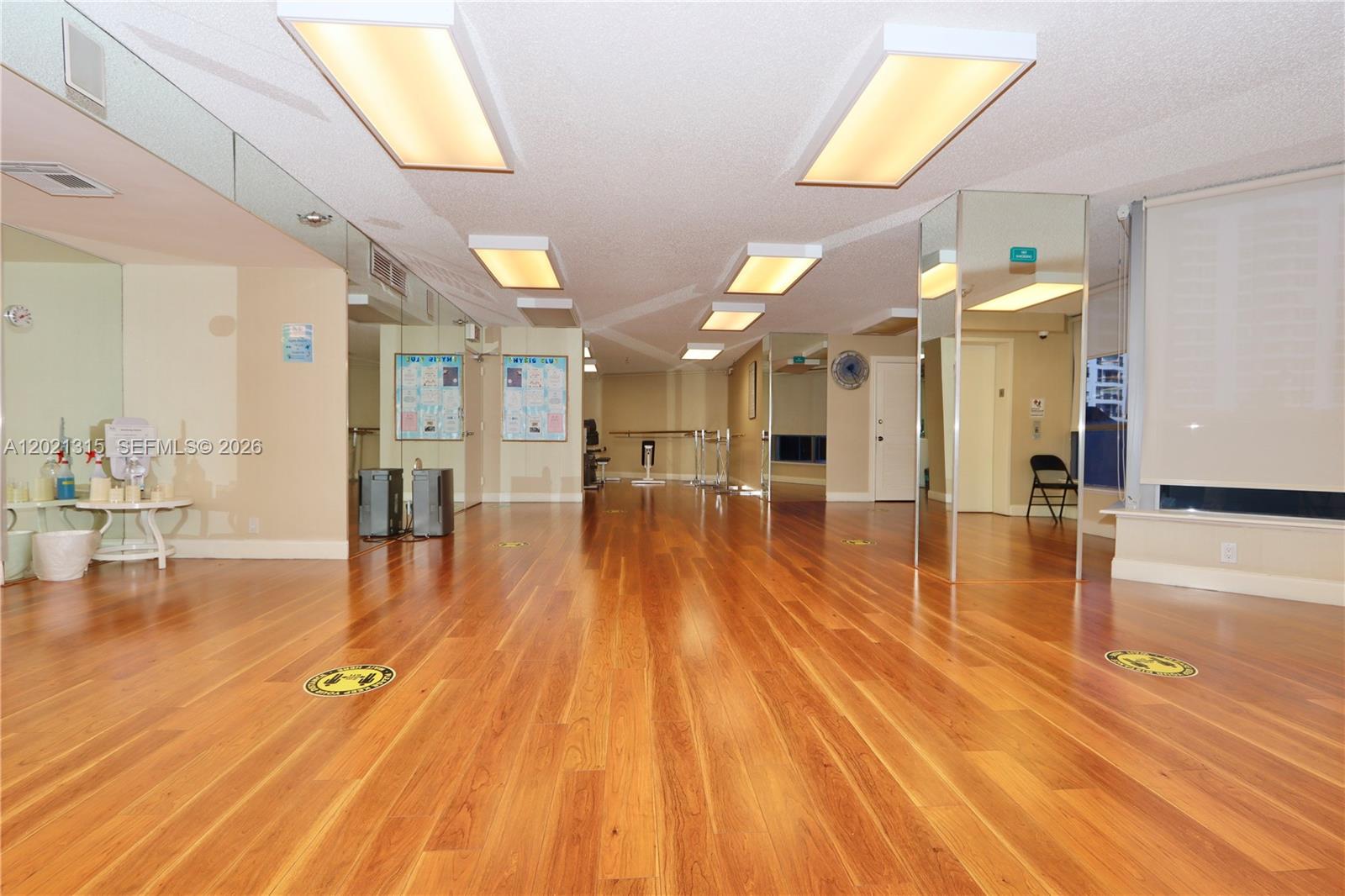 MYSTIC POINTE TOWER 500 C - Residential