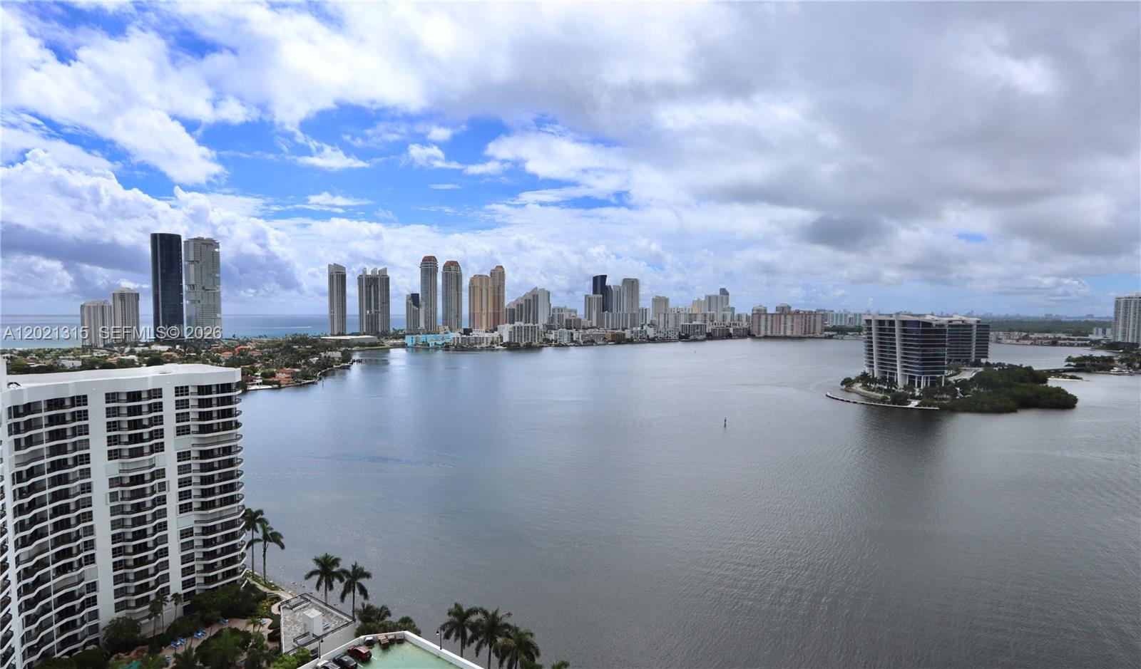 MYSTIC POINTE TOWER 500 C - Residential