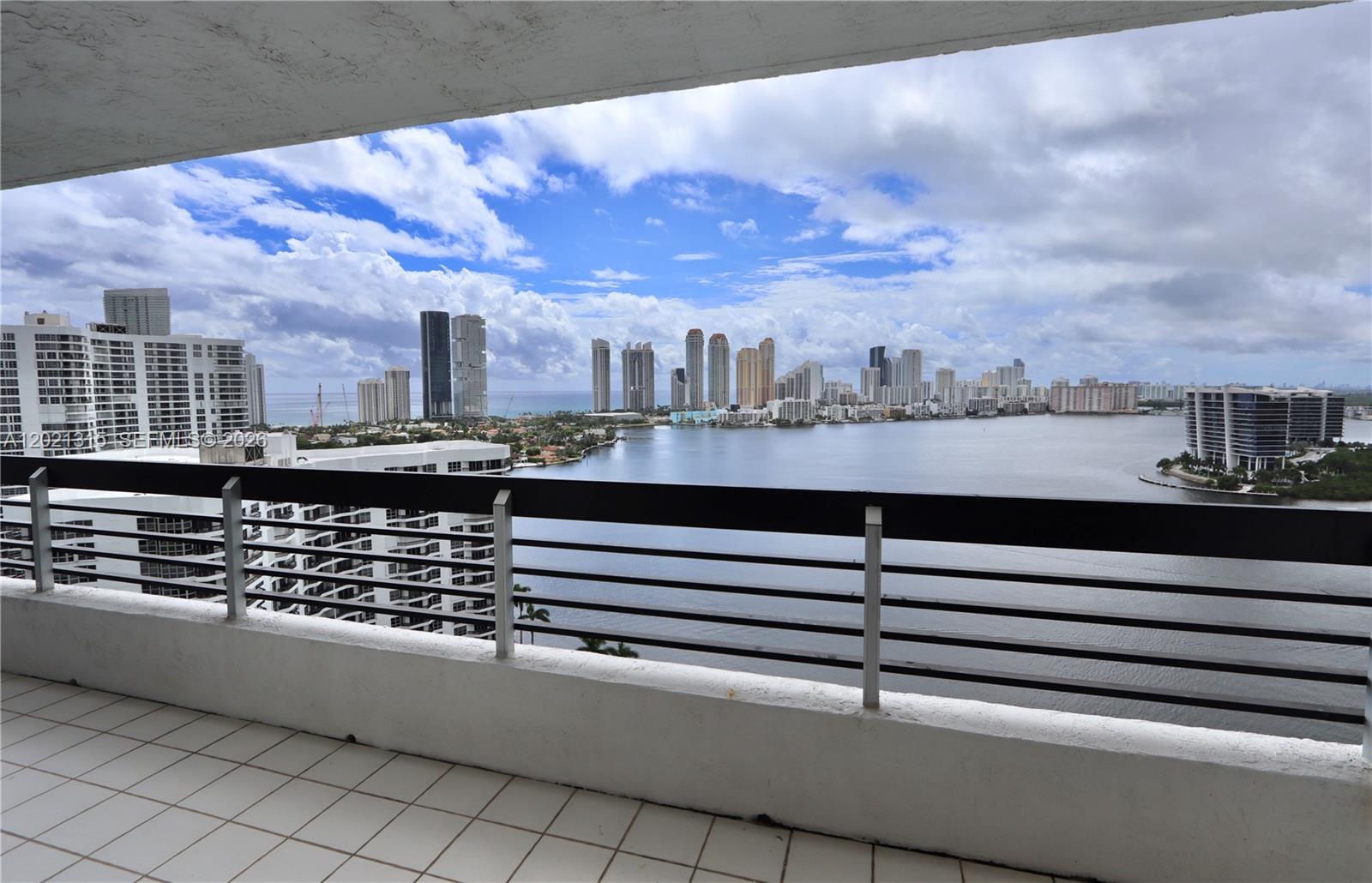 MYSTIC POINTE TOWER 500 C - Residential