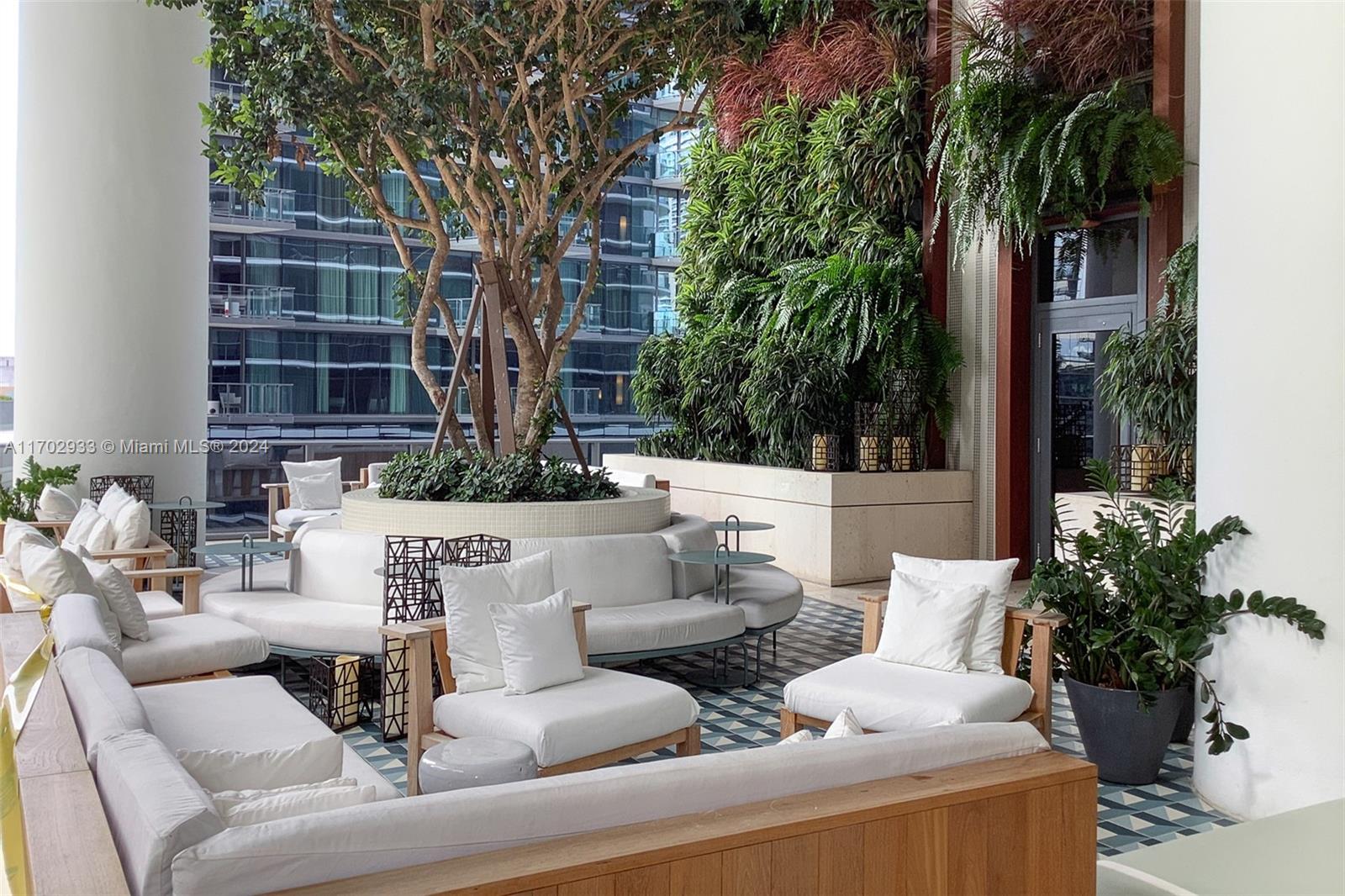 SLS LUX - Residential