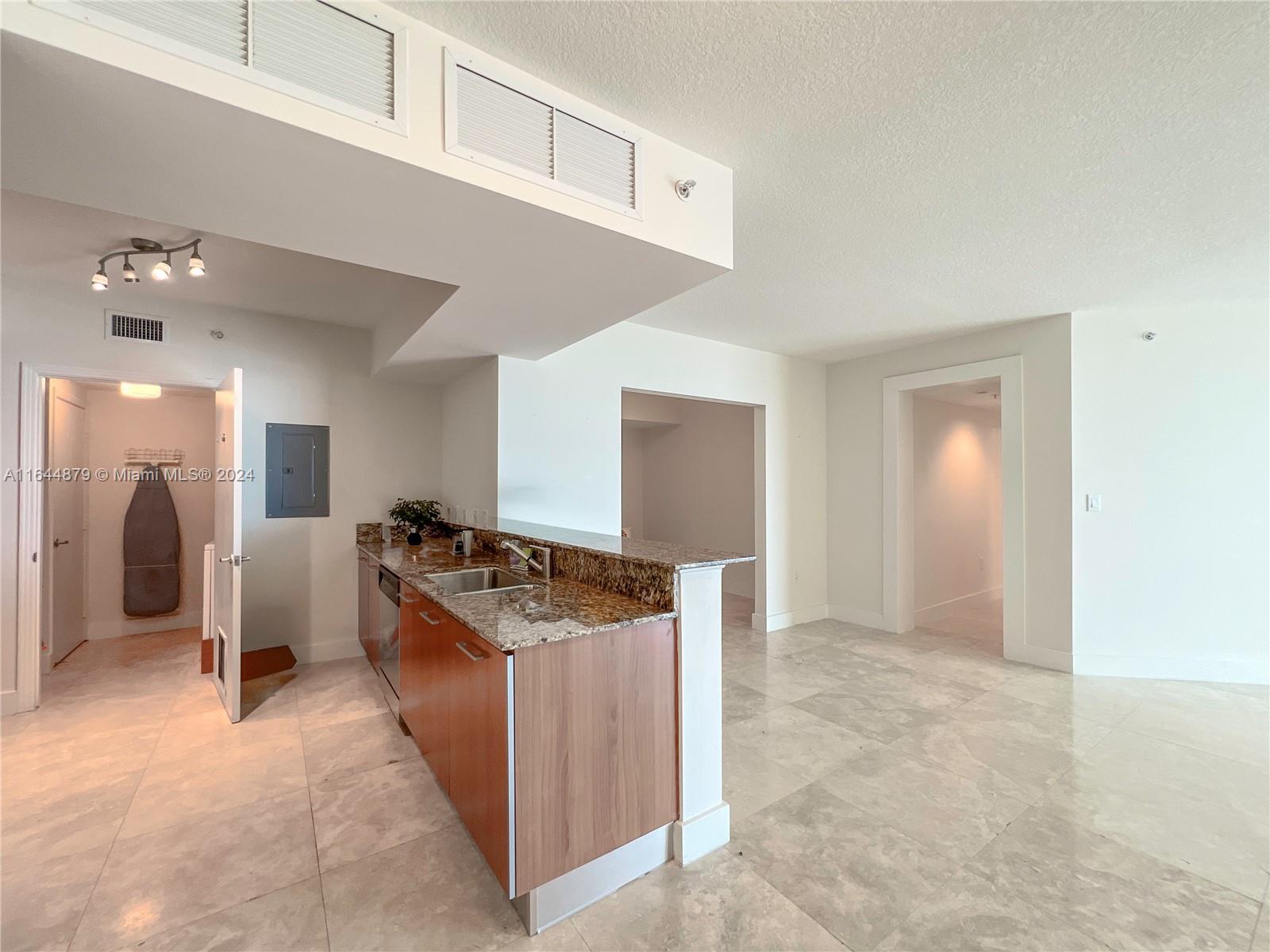 METROPOLIS I AT DADELAND - Residential Lease
