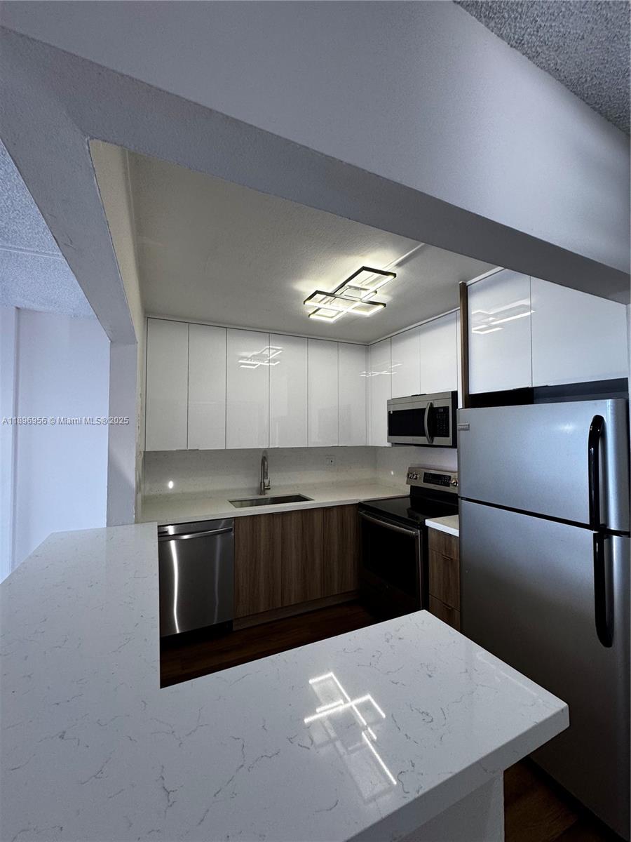 THREE HORIZONS SOUTH COND - Residential Lease