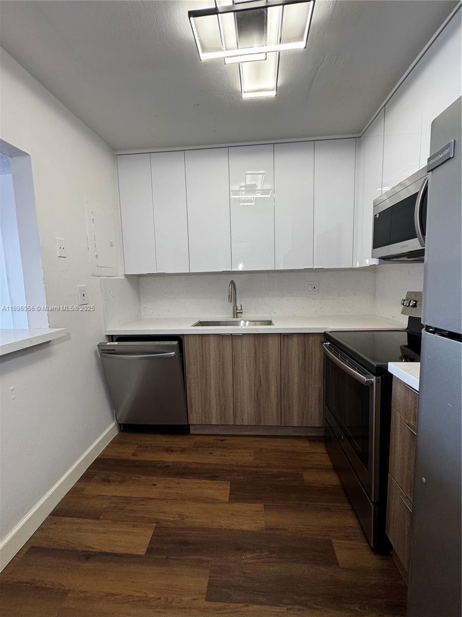 THREE HORIZONS SOUTH COND - Residential Lease