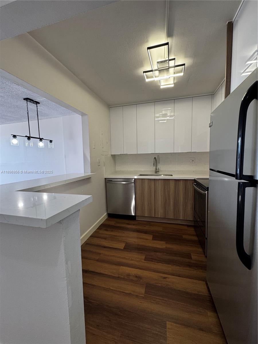 THREE HORIZONS SOUTH COND - Residential Lease