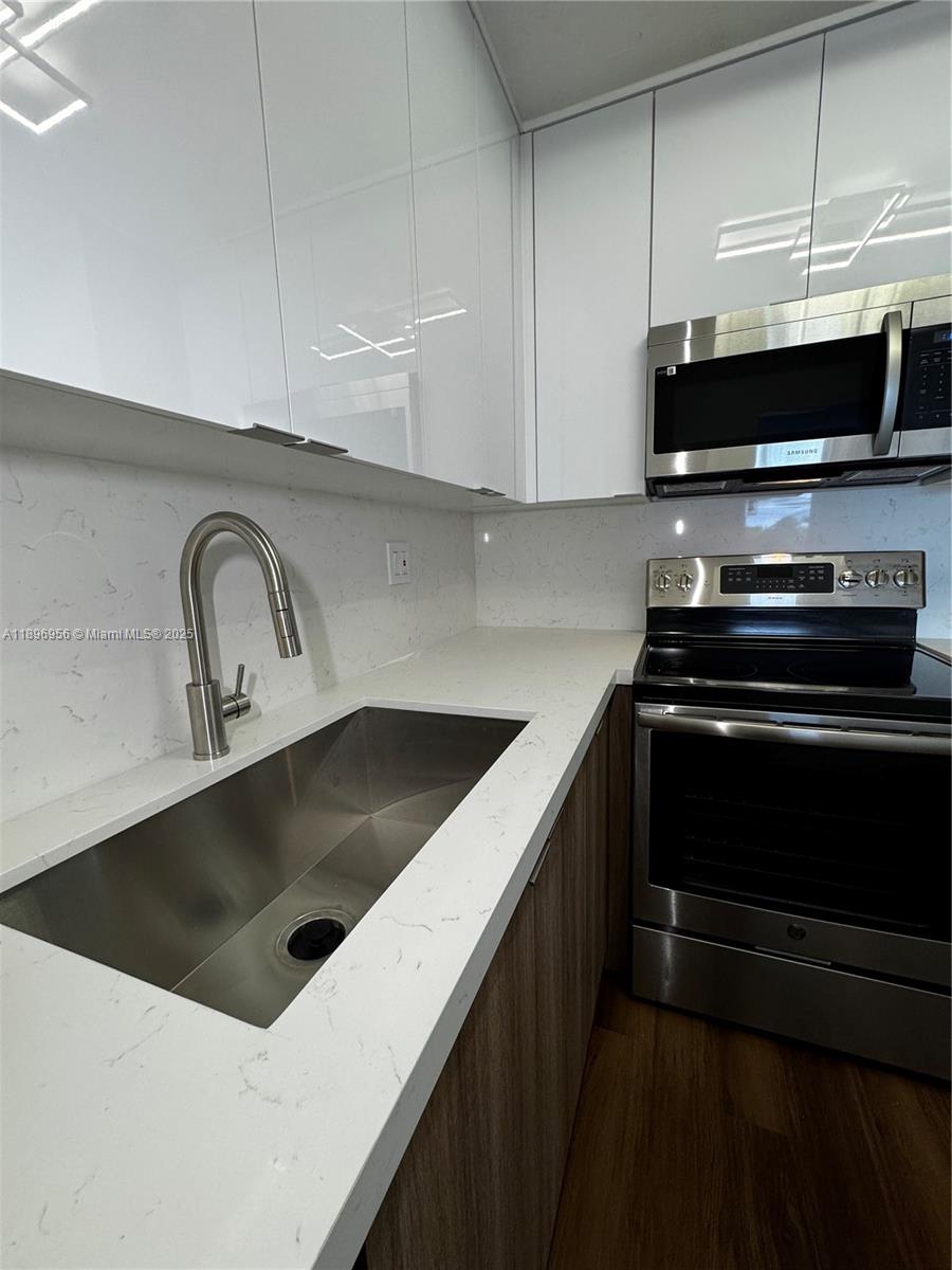 THREE HORIZONS SOUTH COND - Residential Lease