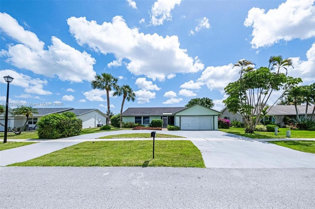 Photo of 19476 Carolina Cir, Boca Raton, FL 33434 (MLS # A11784652)