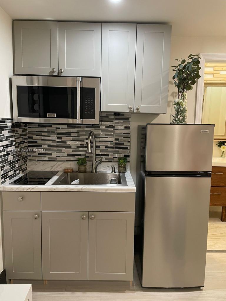 LANDMARK AT DORAL CENTRAL - Residential Lease