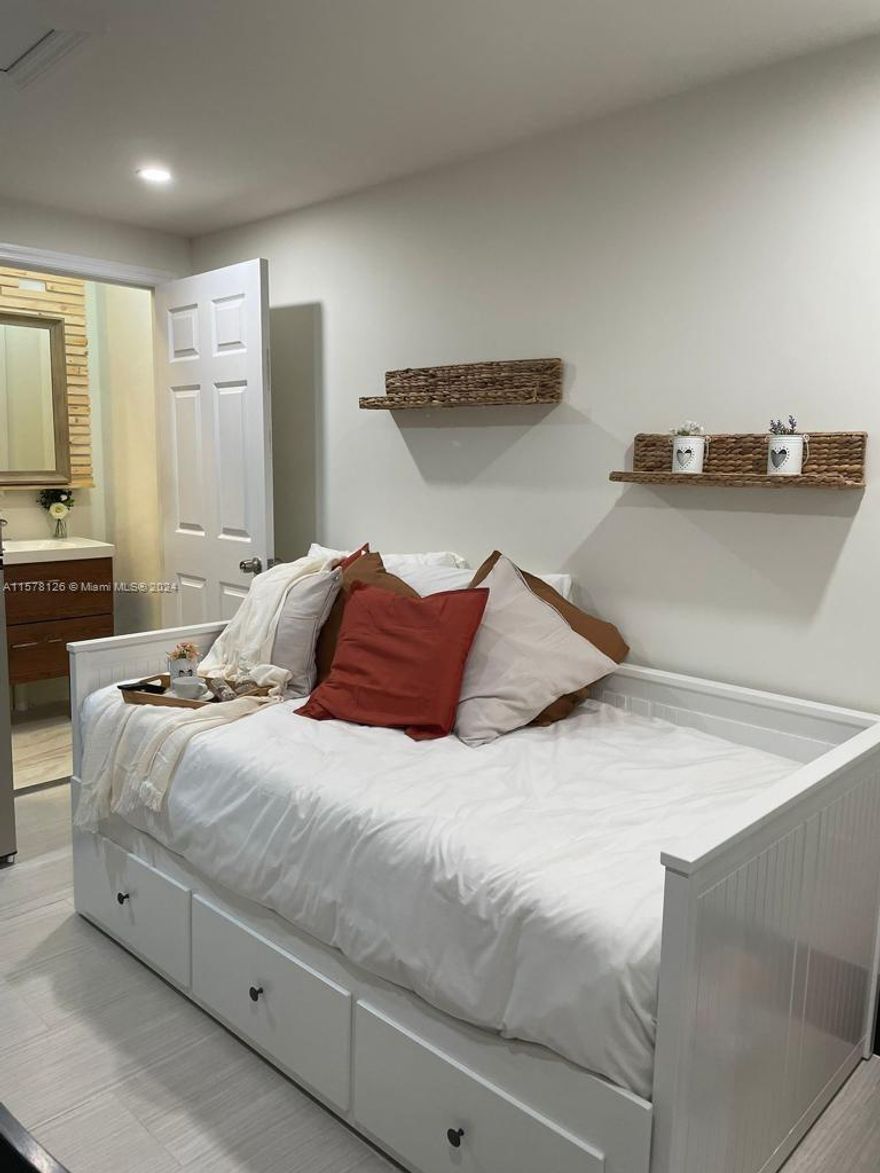 Comfortable, spacious and modern Studio FURNISHED! All services: Water, Electricity and Internet included in price! Range-Electricity (Cook Top), Microwave, Refrigerator, Kitchenware, A/C, Full Bathroom and Private and Independent entrance. Located near at Expressways, Dolphin and Miami International Mall, FIU, Schools, Restaurants and Shopping centers. Great Opportunity and Ready to Move In!