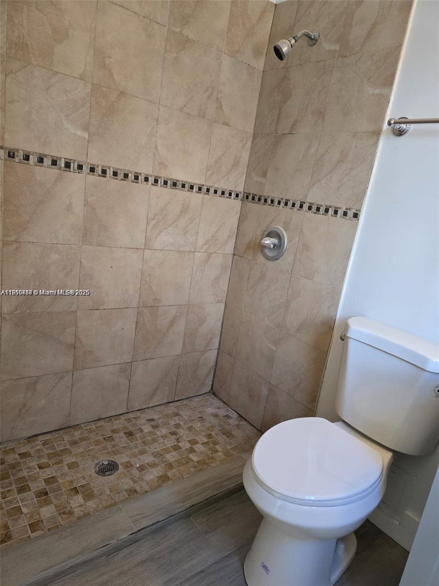 BISCAYNE SHORES CORR PLAT - Residential Lease