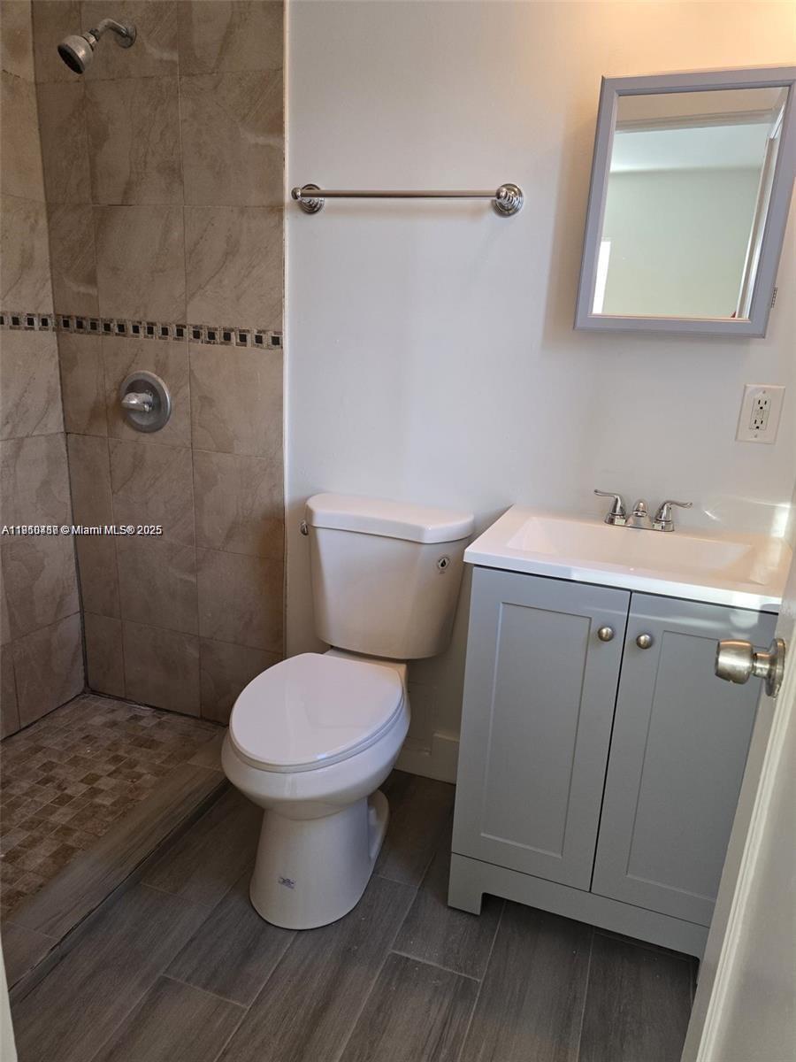 BISCAYNE SHORES CORR PLAT - Residential Lease