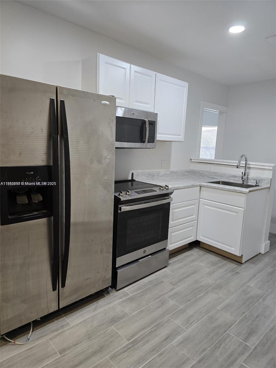 BISCAYNE SHORES CORR PLAT - Residential Lease