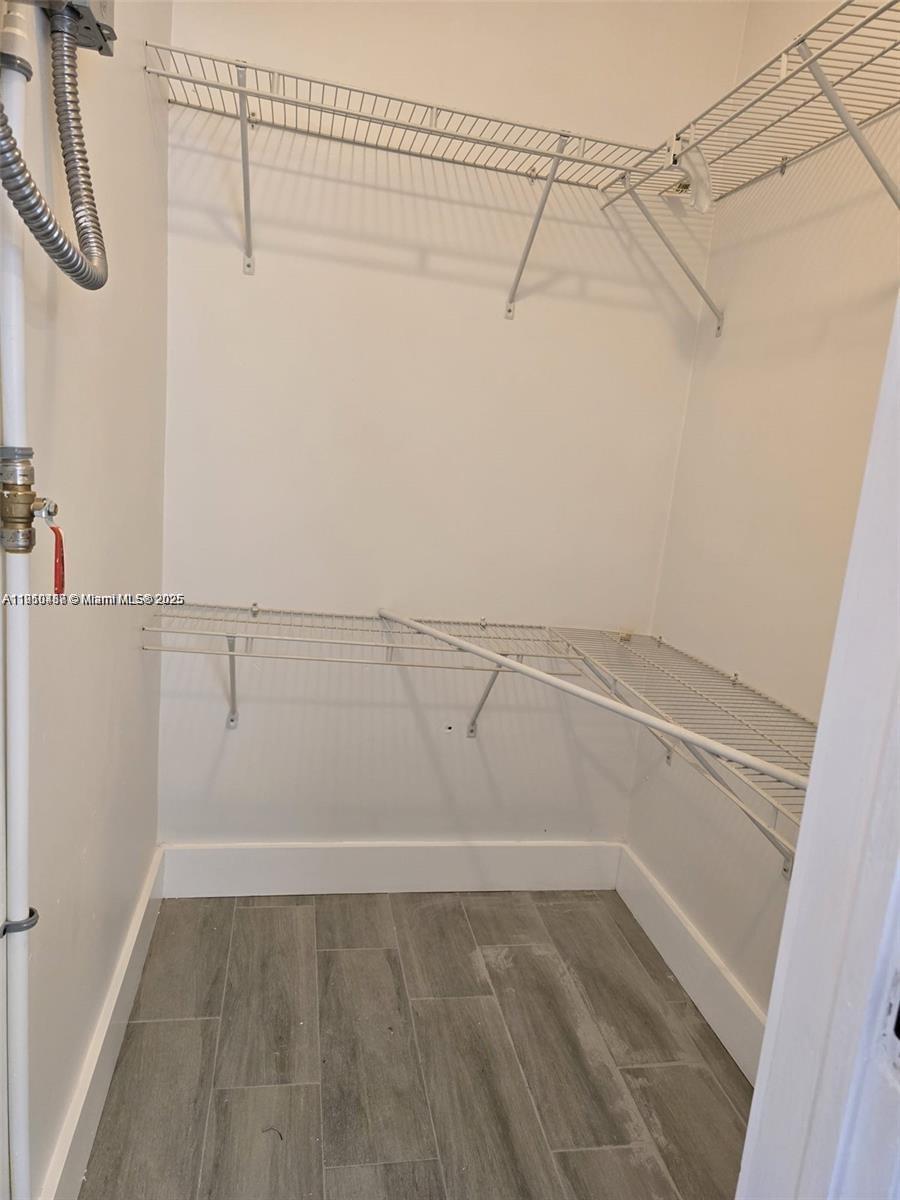 BISCAYNE SHORES CORR PLAT - Residential Lease