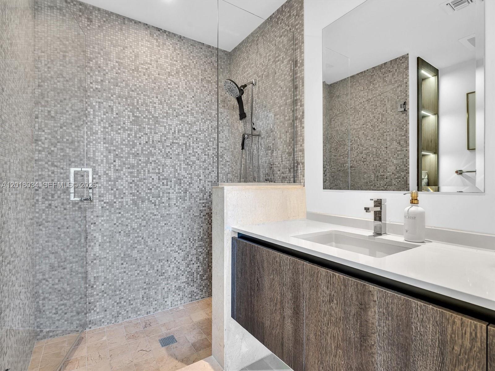 RISE CONDO - Residential