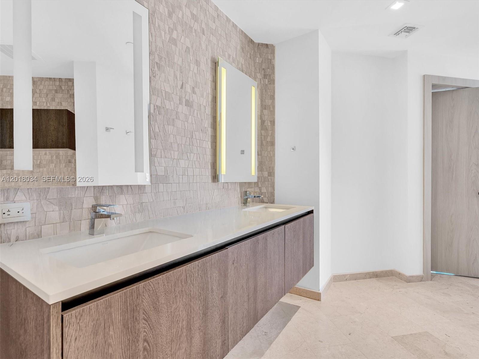 RISE CONDO - Residential