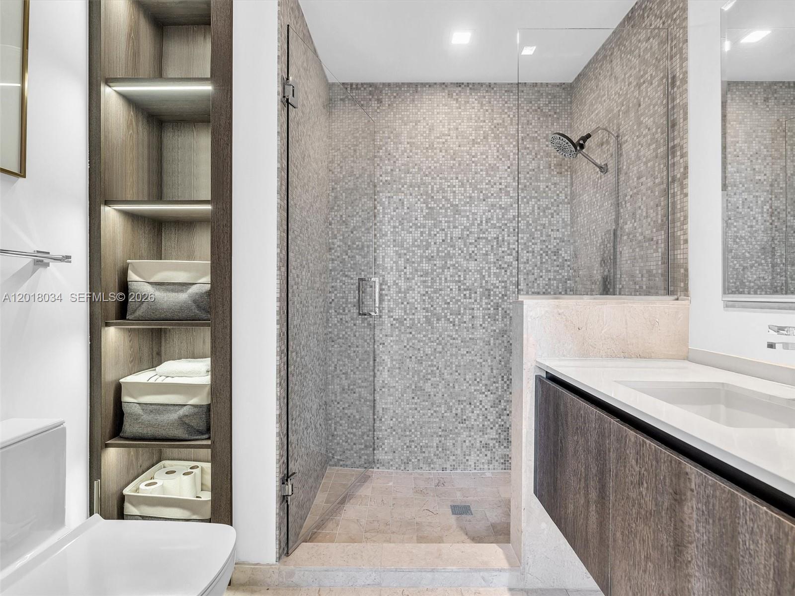 RISE CONDO - Residential