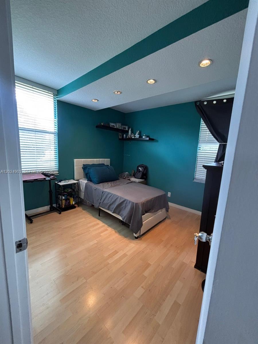 GREENGLADES CONDO I - Residential