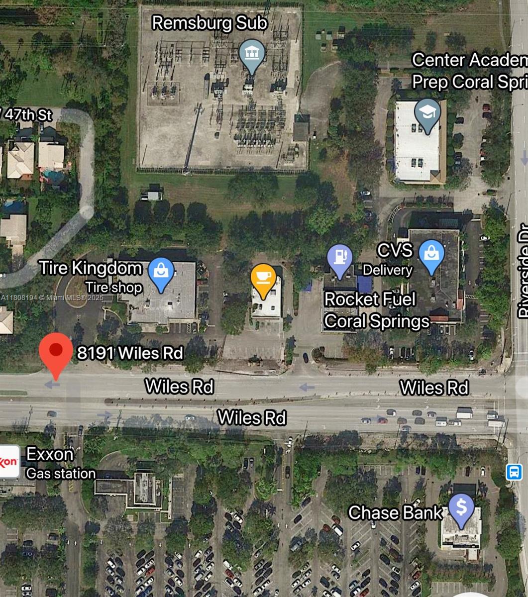 Commercial lot great drive-through free standing building