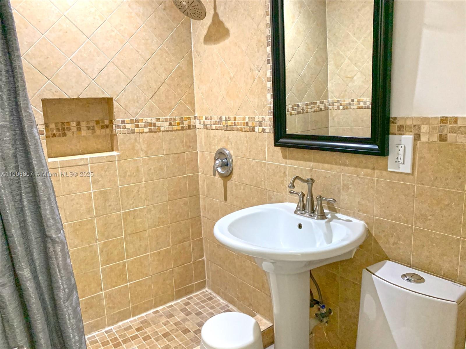 RAILWAY SHOPS ADDN 2ND AM - Residential Lease