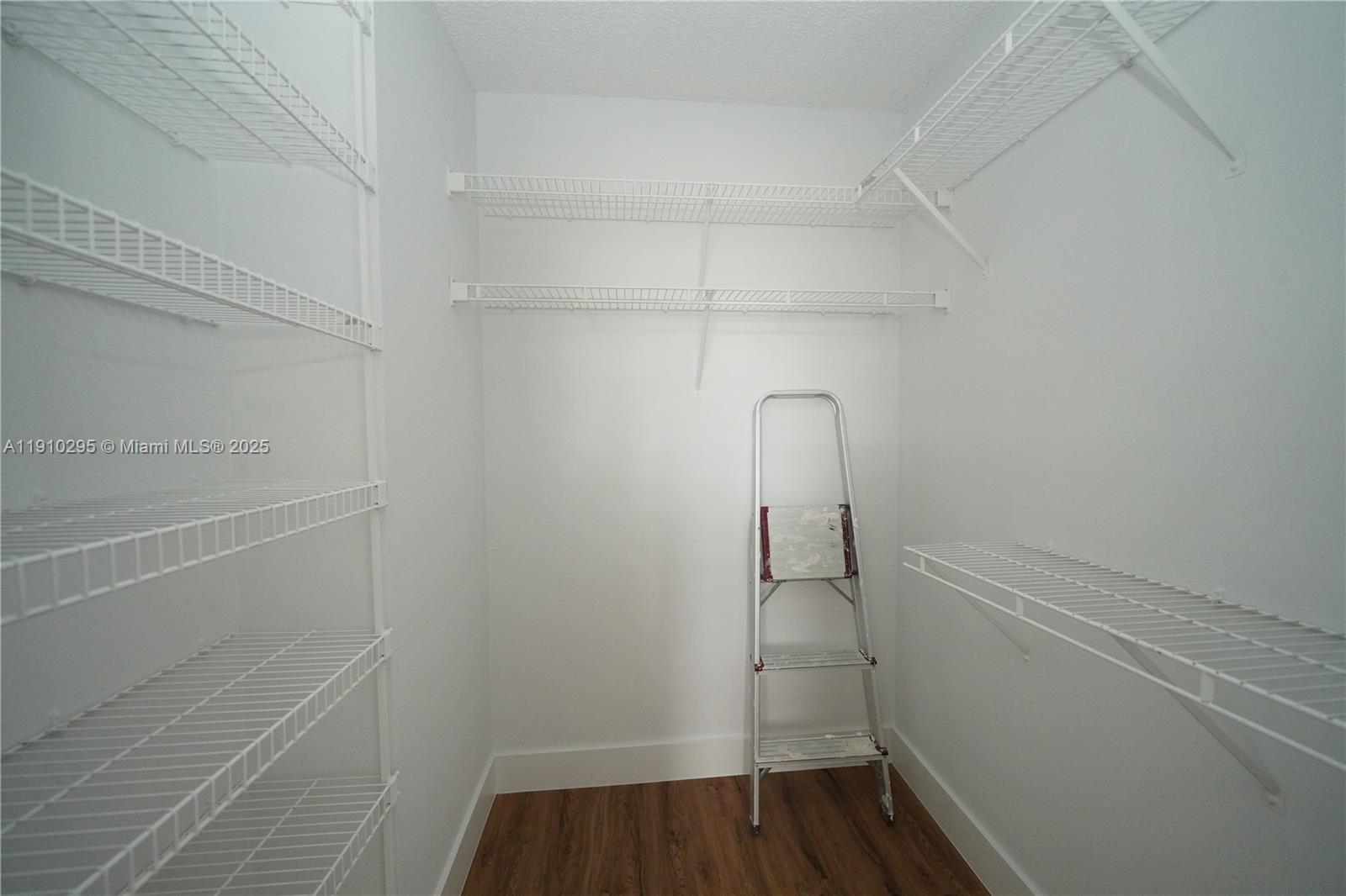 ARAGON PHASE 1A CONDO - Residential Lease