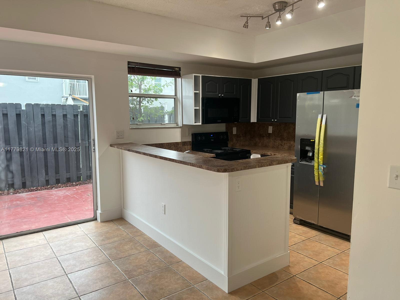 Rental Property at 5240 Nw 109th Ave 4, Doral, Miami-Dade County, Florida - Bedrooms: 3 
Bathrooms: 3  - $3,200 MO.