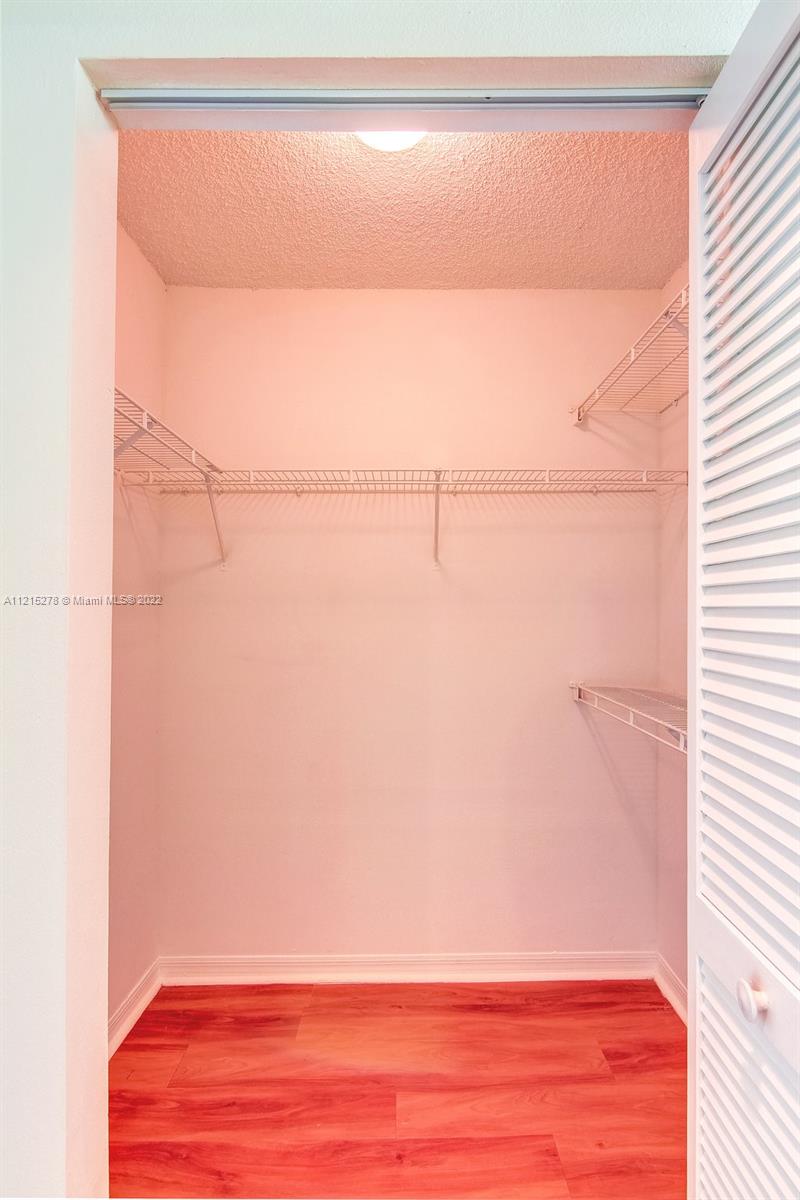 Yacht Club Brickell - Residential Lease