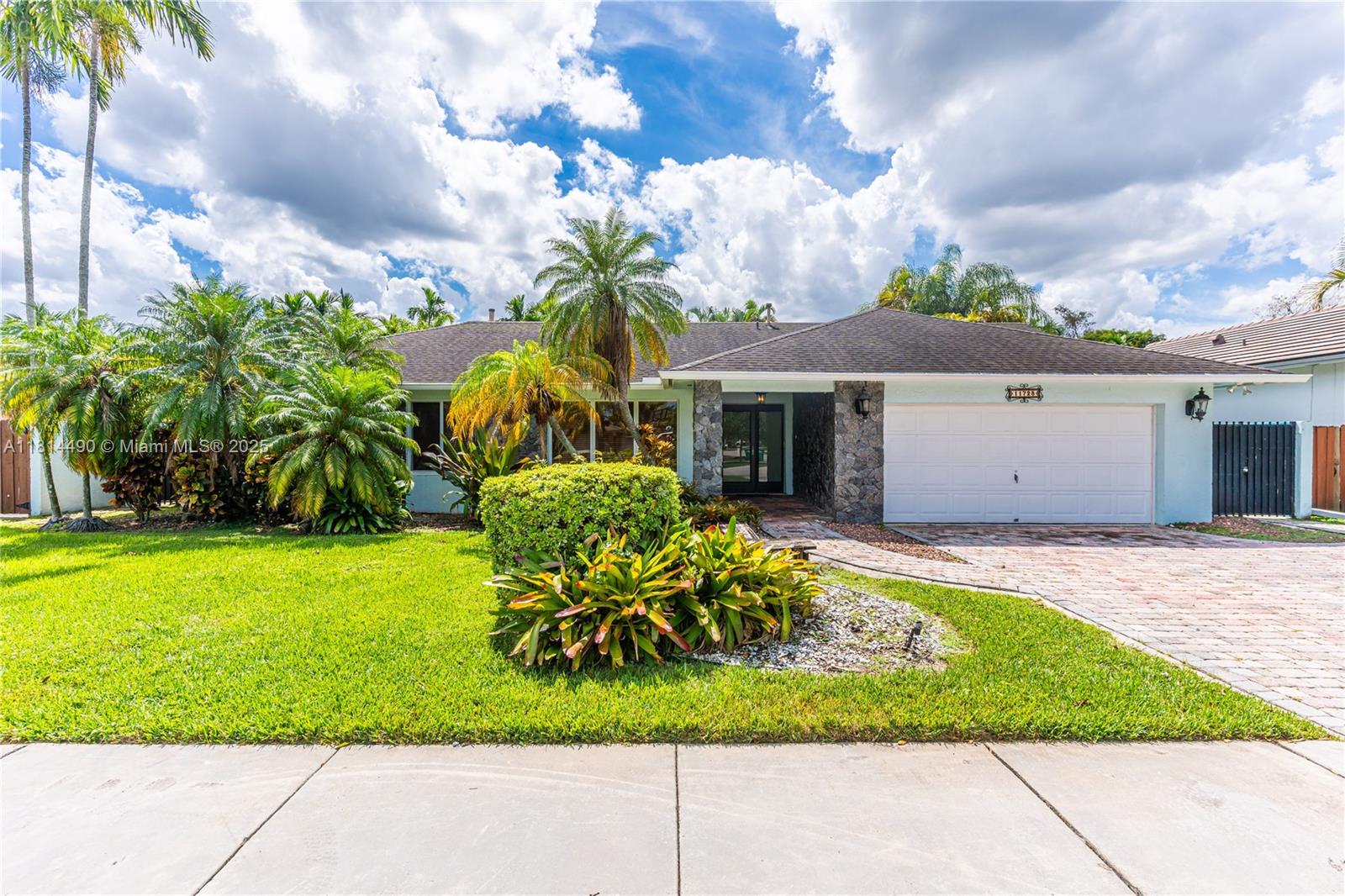 11728 Sw 97th St, Miami, Broward County, Florida - 4 Bedrooms  
3 Bathrooms - 