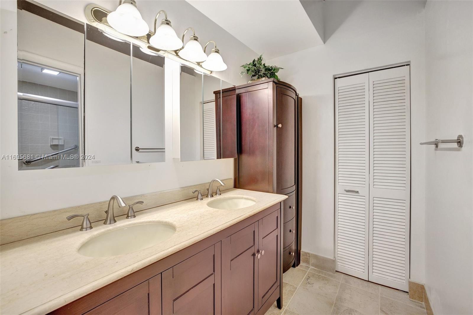 MIDDLE RIVER TOWNHOUSES - Residential
