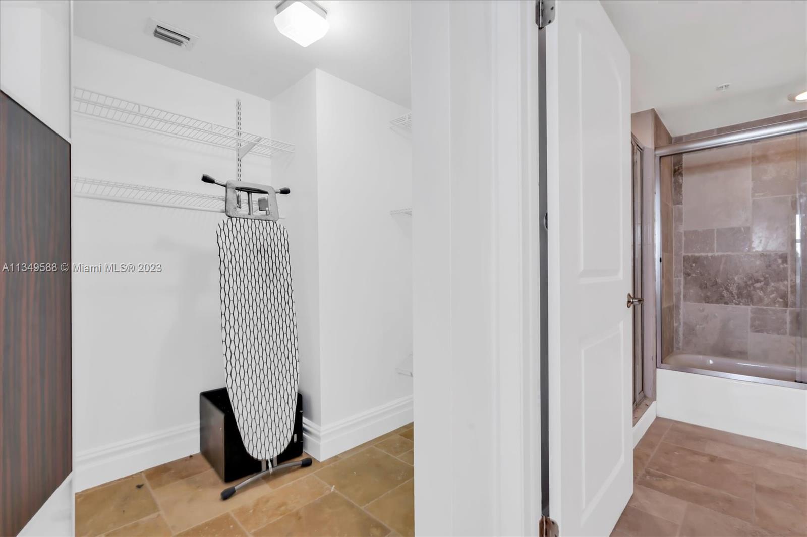 THE FLORIDIAN CONDO - Residential Lease