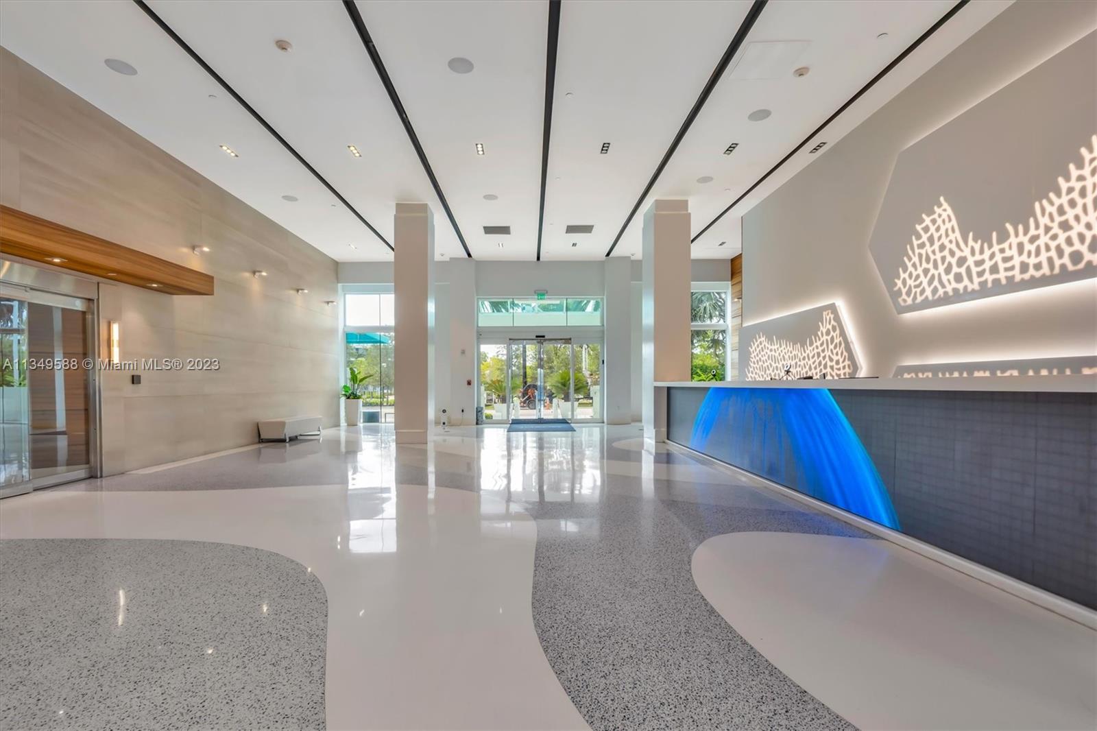 THE FLORIDIAN CONDO - Residential Lease