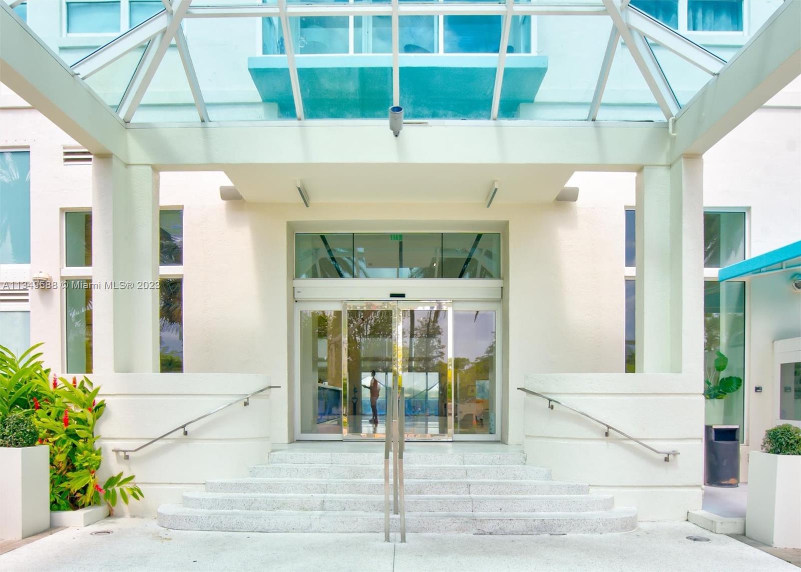 THE FLORIDIAN CONDO - Residential Lease