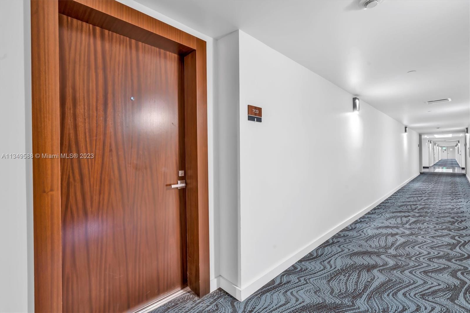 THE FLORIDIAN CONDO - Residential Lease