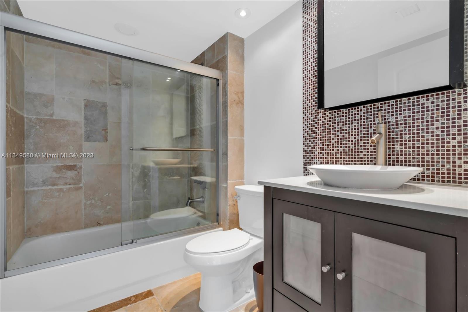 THE FLORIDIAN CONDO - Residential Lease