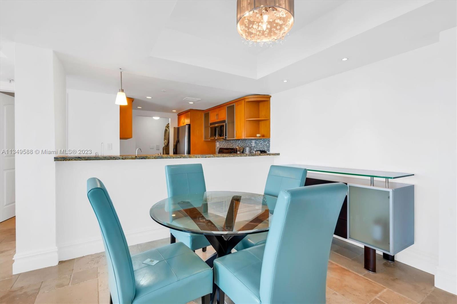 THE FLORIDIAN CONDO - Residential Lease