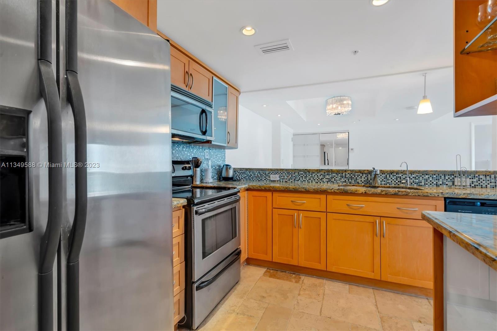 THE FLORIDIAN CONDO - Residential Lease