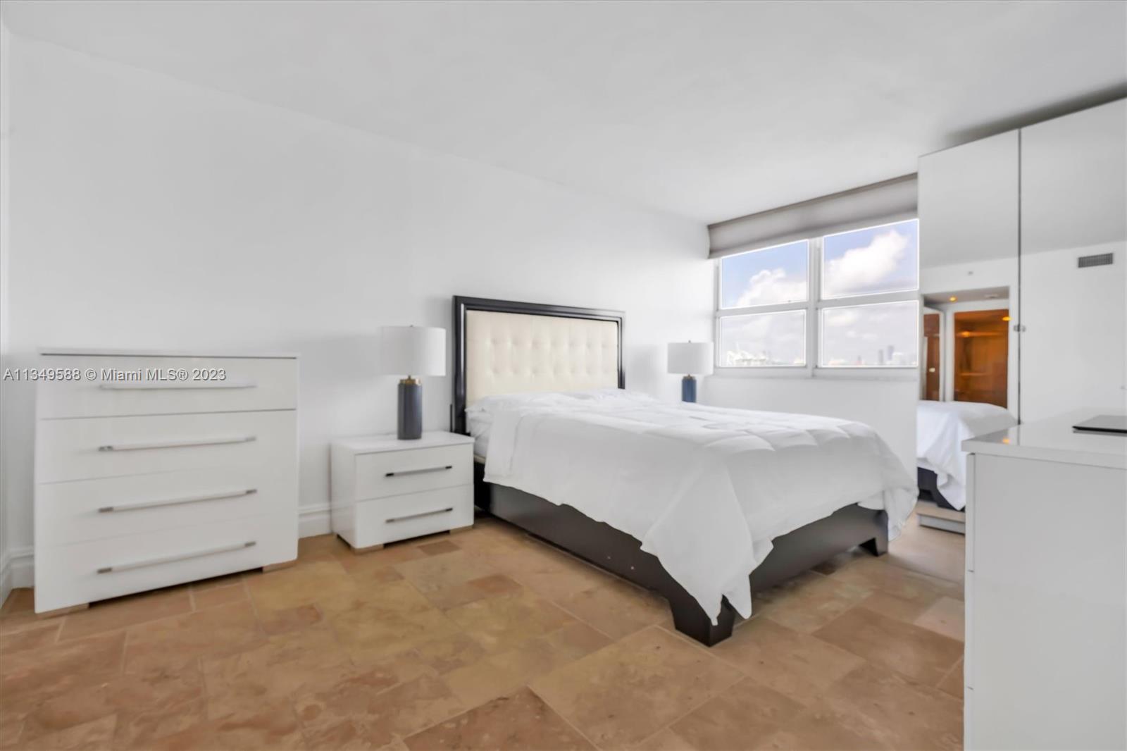 THE FLORIDIAN CONDO - Residential Lease