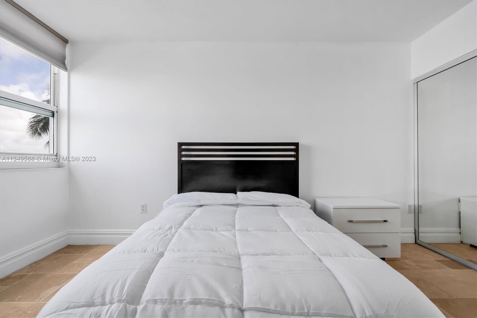 THE FLORIDIAN CONDO - Residential Lease