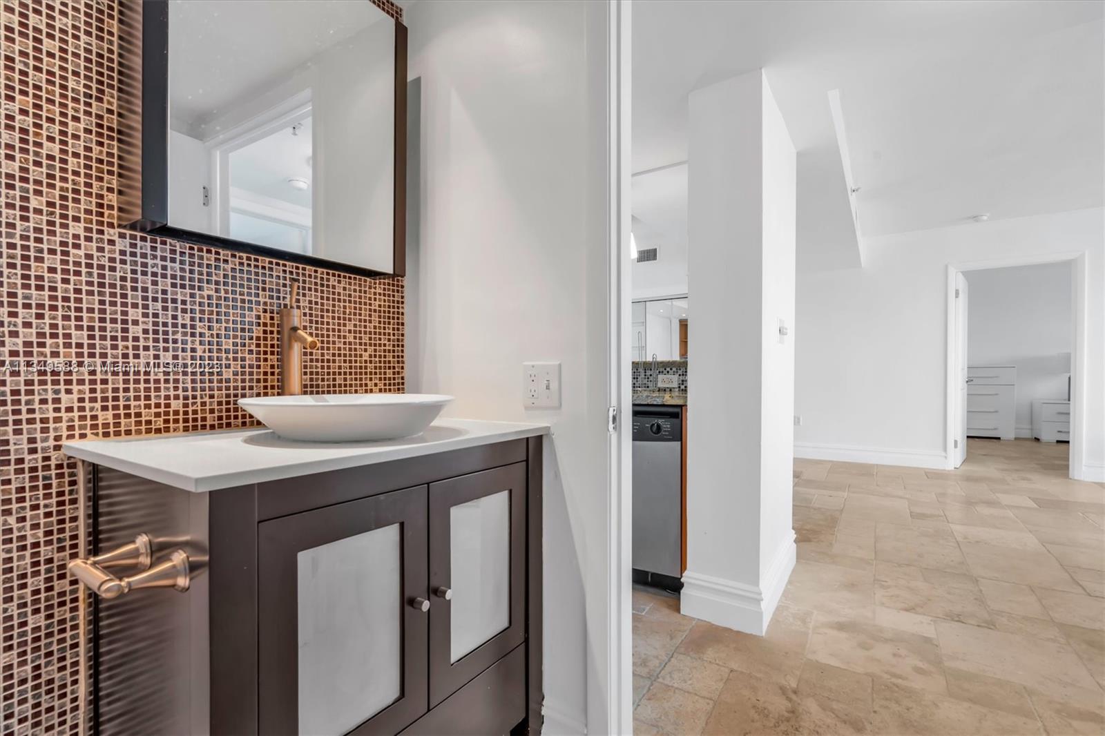 THE FLORIDIAN CONDO - Residential Lease